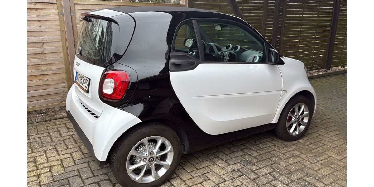 Smart ForTwo 45.820 km 9.900 &euro; Großefehn 26629