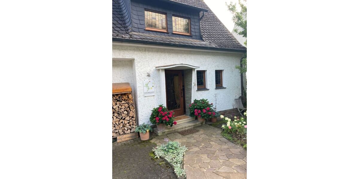 Provisionsfrei* Haus in sehr guter, ruhiger Wohnlage mit Weitblick über Sundern zu verkaufen - Einfamilienhaus Sundern | Angebot:26104902