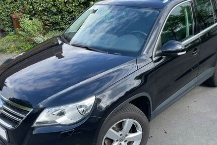 VW Tiguan 106.590 km 9.250 &euro; Bergisch Gladbach 51465