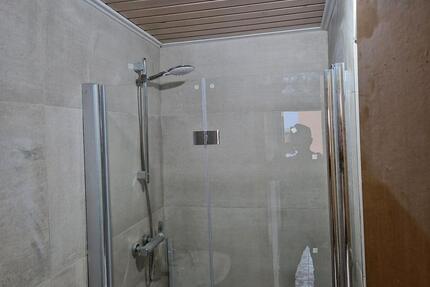 Neue Renoviert 2 Zimmer Wohnung mit Garage