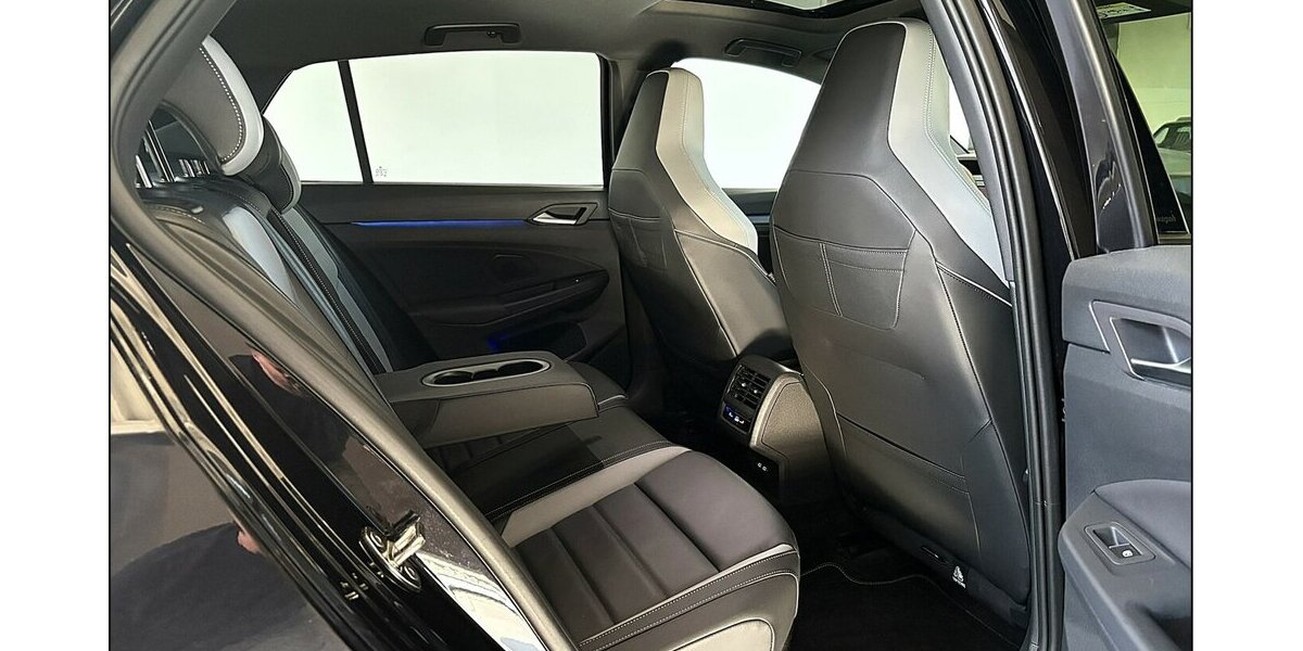 VW Golf VIII GTD Pano LED VirtualCockpit Leder ACC 8.500 km 37.999 &euro; Stade 21682