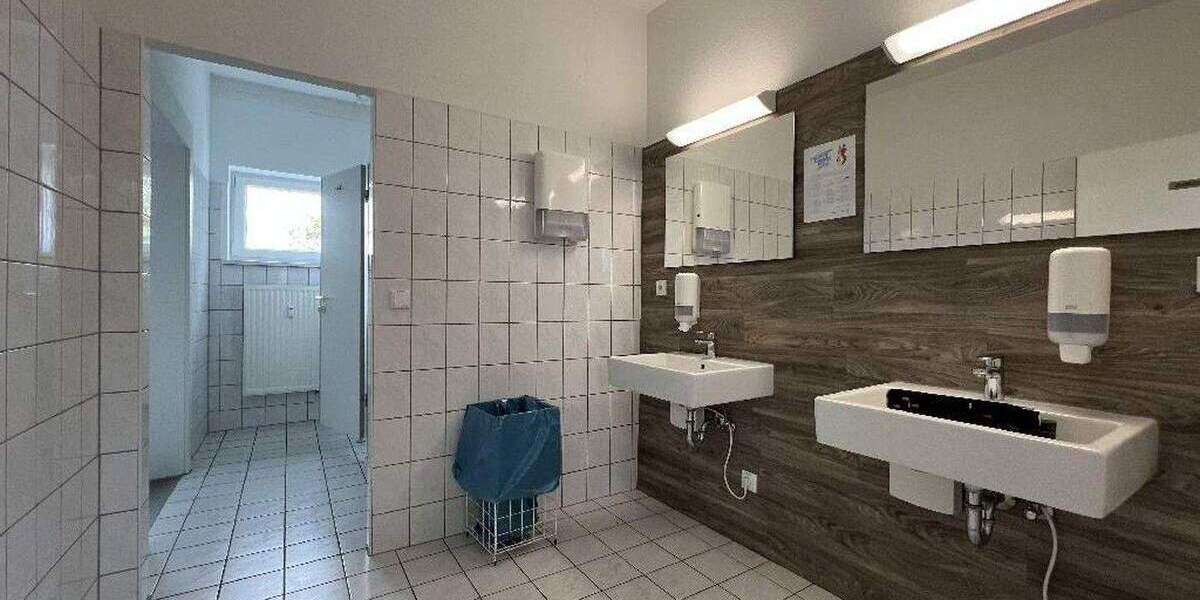 Provisionsfrei: Bürogebäude mit Ausbaupotenzial und genehmigter Hotelperspektive zimmer