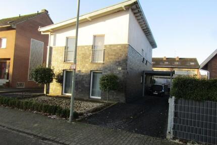 Wohnung mit Terrasse und Carport
