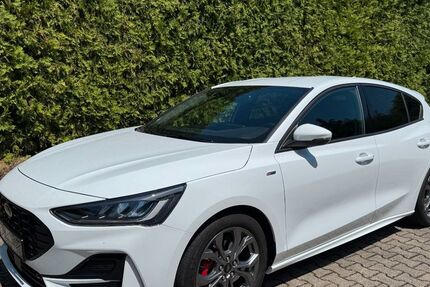 Ford Focus 7.600 km 22.990 € Stuttgart 70376