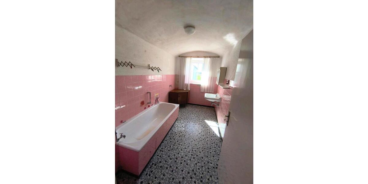 Bauernhaus, Landhaus Eggenfelden - 9 Zimmer, 400 m&sup2;, 1.500&euro; | Angebot:26134944