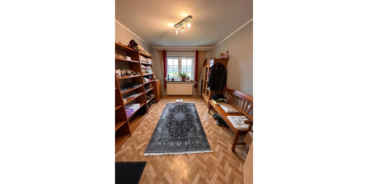 Reihenhaus Neuental - 8 Zimmer, 240 m&sup2;, 340.000&euro; | Angebot:26963651