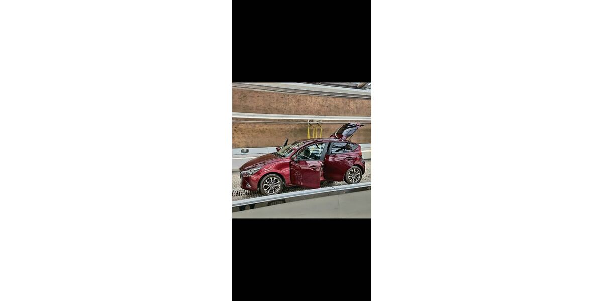 Mazda 2 40.080 km 13.500 &euro; Kaufungen 34260