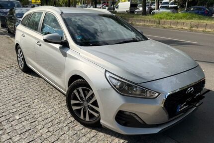 Hyundai i30 93.000 km 13.200 &euro; Berlin 13583