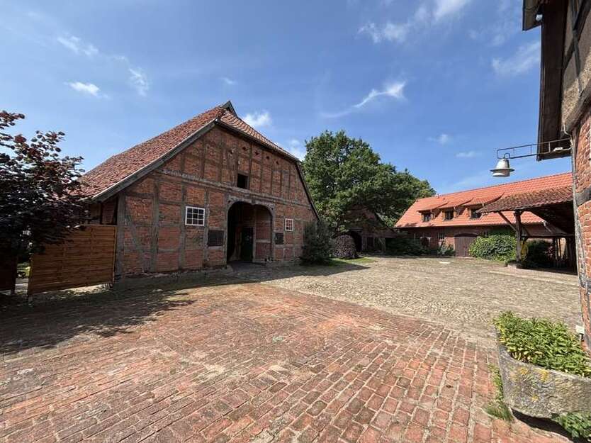 Haus zum Kaufen in Estorf 690.000 € 325 m²