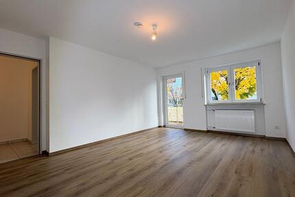 Erstbezug nach Sanierung: geschmackvolle 3-Zi.-Wohnung - EBK NEU! zimmer