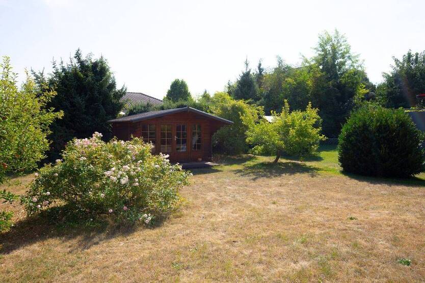 Äußerst gepflegter Bungalow in sehr guter Lage. Aufstockung möglich.