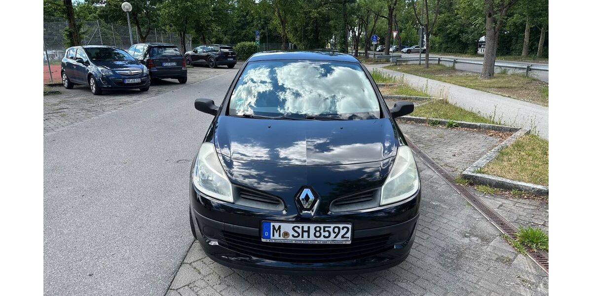 Renault Clio 110.700 km 2.300 € München 81737