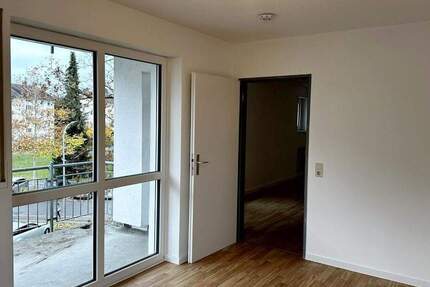Direkt einziehen! Helle 2-Zimmer-Wohnung mit Balkon, Tageslichtbad mit Wanne, separate Küche, Keller 2 zimmer