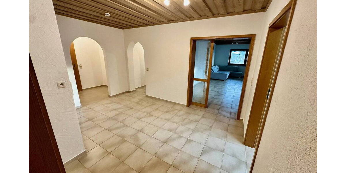 Etagenwohnung Aichtal Aich - 3 Zimmer, 150 m&sup2;, 2.100&euro; | Angebot:25944663