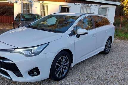 Toyota Avensis 84.000 km 16.450 € Reinsdorf 08141