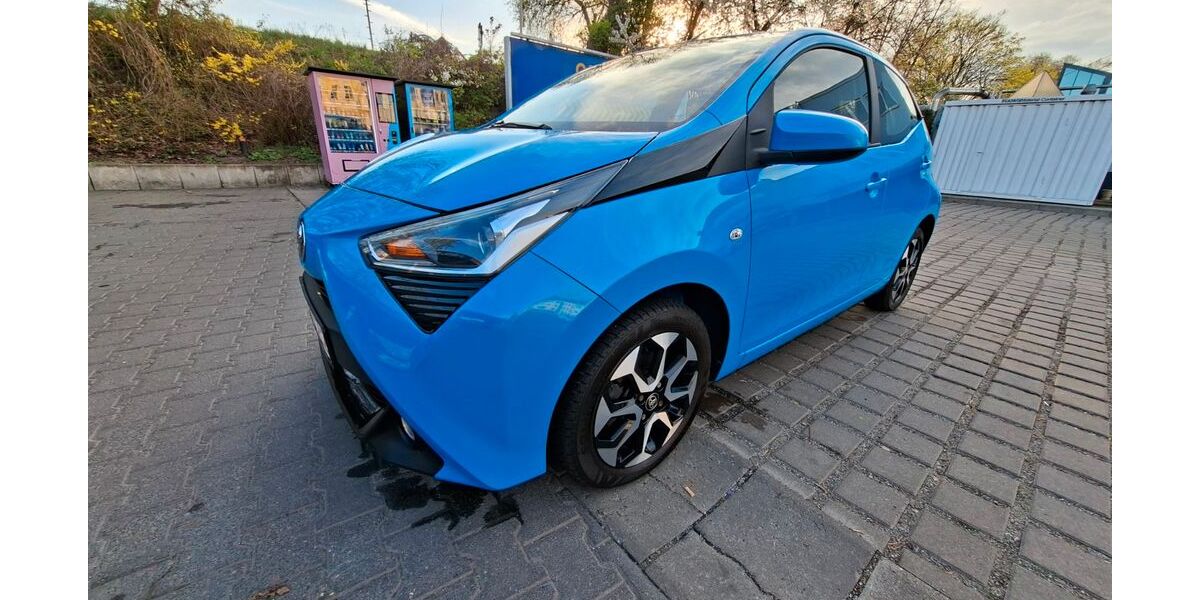 Toyota Aygo (X) 62.000 km 9.990 &euro; Berlin 12439