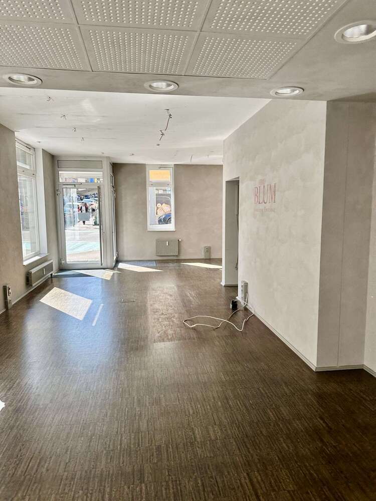 Einzelhandel in Stuttgart 365.000 € 126 m²