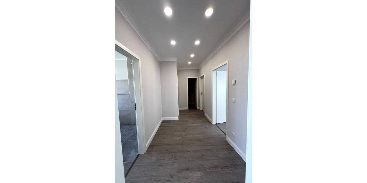 Exklusive Eigentumswohnung inkl. sehr hochwertiger Einbauküche und großem Balkon, optional Stellplatz 3 zimmer