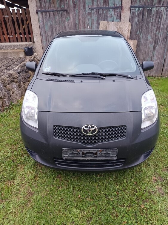 Toyota Yaris 201.000 km 1.500 € Neresheim 73450
