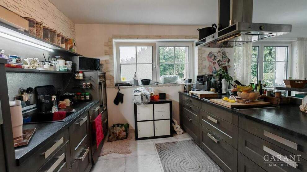 Exklusives Dreifamilienhaus von 2011 mit Wärmepumpe, Solar & 1.510 qm Grundstück 9 zimmer