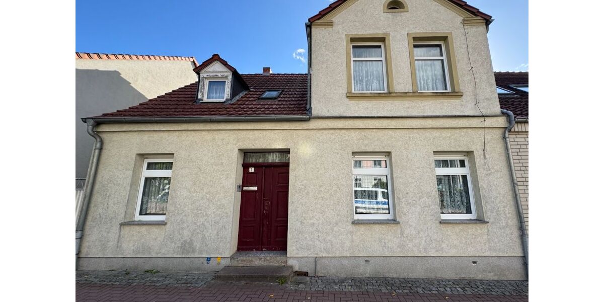 Provisionsfrei* Doppelhaushälfte mit Potenzial in Perleberg - zentral & ruhig gelegen 6 zimmer