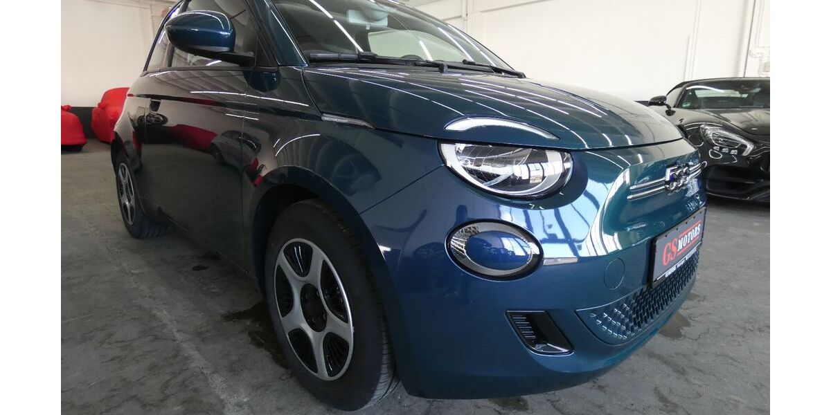 Fiat 500e 12.400 km 13.499 € Metzingen 72555