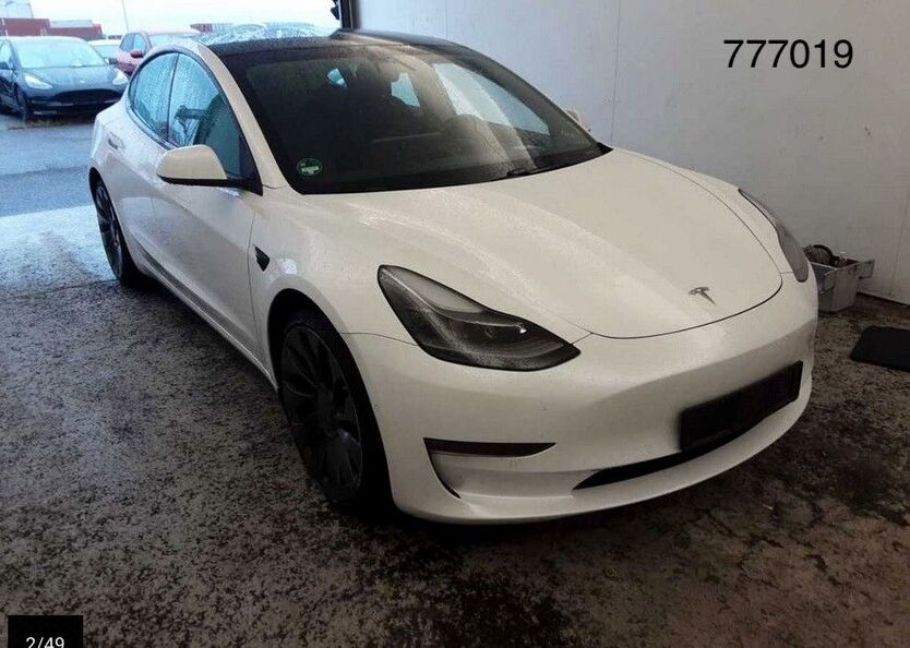 Tesla Model 3 72.533 km 27.750 € Steinbach-Hallenberg OT Herges-Hallenberg 98587