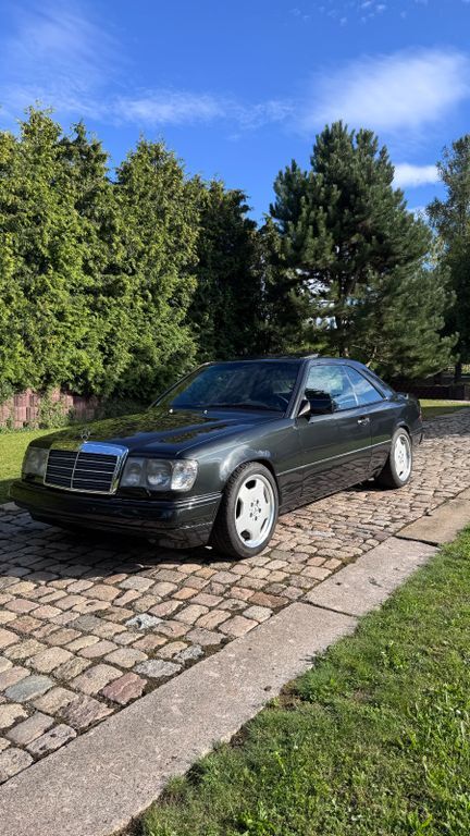 Mercedes-Benz 300 208.000 km 22.900 € Lauschgrün 08491