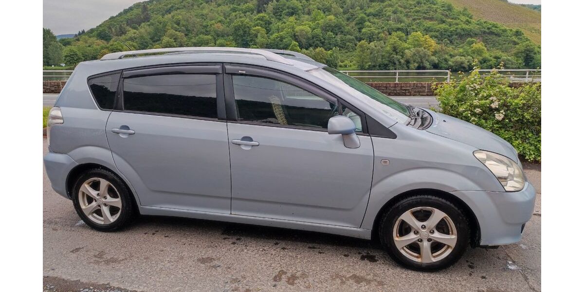 Toyota Corolla Verso 418.000 km 2.499 &euro; Treis-Karden 56253