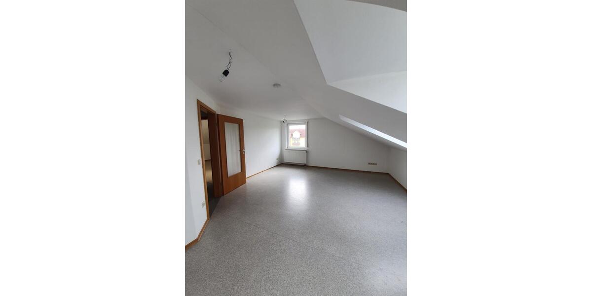 Dachgeschoßwohnung Nittenau - 2.5 Zimmer, 67 m&sup2;, 600&euro; | Angebot:26185126