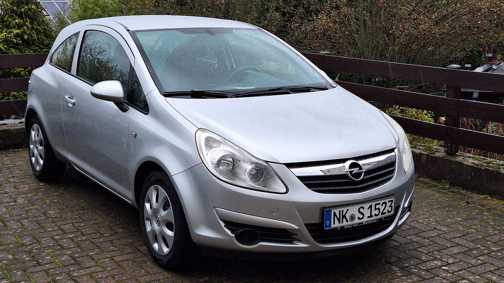 Opel Corsa 97.800 km 4.399 &euro; Illingen 66557
