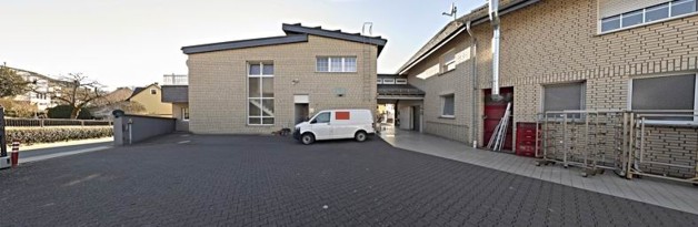 Großes Anwesen mit Gewerbe und Wohnhäusern