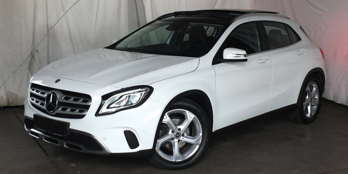 Mercedes-Benz GLA 180 PANORAMADACH LED NAVI AHK 18 Zoll LMF PTS 61.968 km 18.908 &euro; Köln 50858