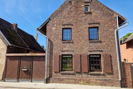 Einfamilienhaus mit Innenhof in Jülich-Barmen zu vermieten