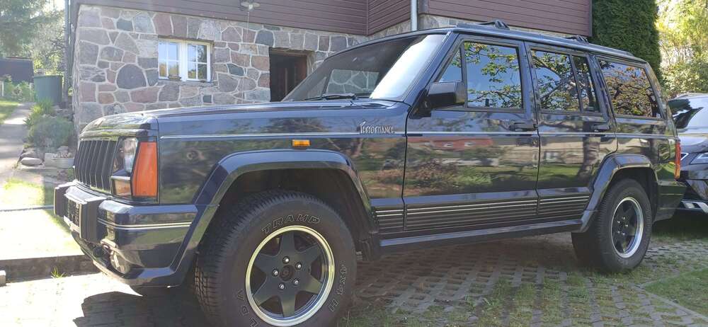 Jeep Cherokee 168.000 km 12.500 &euro; Oderaue 16259