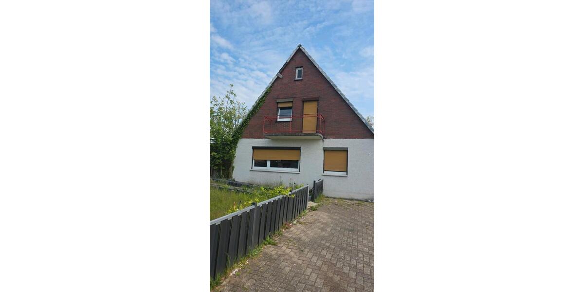 Etagenwohnung Varel - 5 Zimmer, 105 m&sup2;, 1.000&euro; | Angebot:26412507