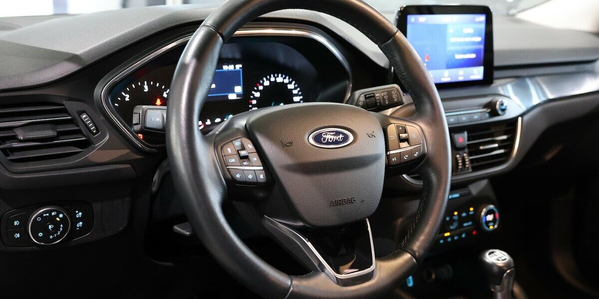 Ford Focus LIMOUSINE 1.5 EcoBlue ACTIVE WHITE / LED 83.000 km 14.991 &euro; Hamm 59077