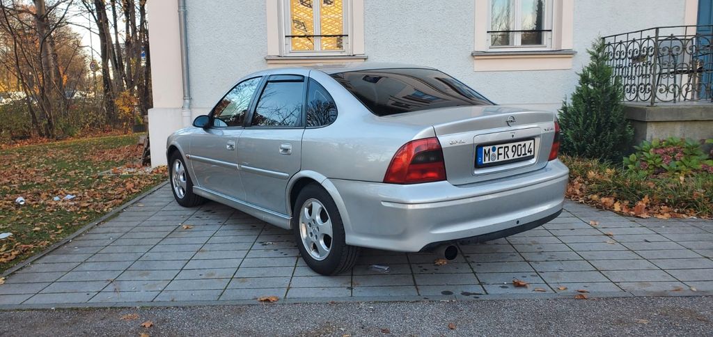 Opel Vectra 117.000 km 2.900 &euro; München 81669