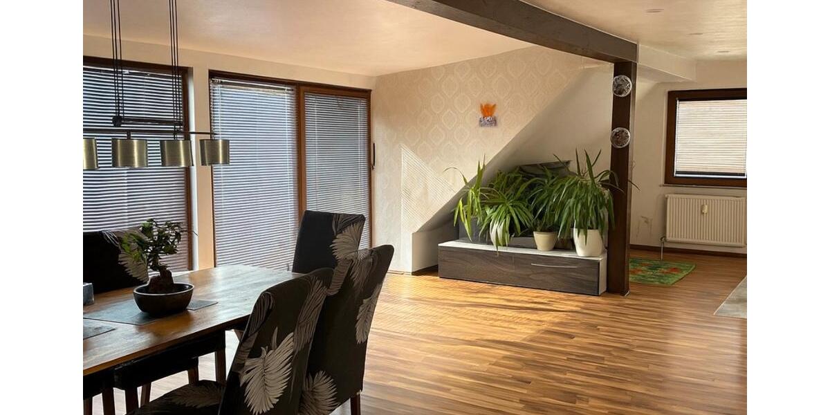 Dachgeschoßwohnung Villingen-Schwenningen Schwenningen - 4 Zimmer, 128 m&sup2;, 250.000&euro; | Angebot:26378749