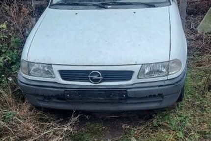 Opel Astra 154.751 km 600 &euro; Leuna OT Kreypau 06237