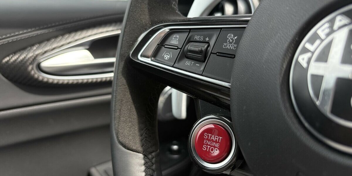Alfa Romeo Giulia 2,9 V6 Quadrifoglio MEMORY/KAMERA/1.HAND 6.415 km 73.900 &euro; Villingen-Schwenningen 78054
