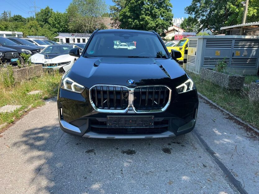 BMW X1 80.000 km 32.700 € München 81243