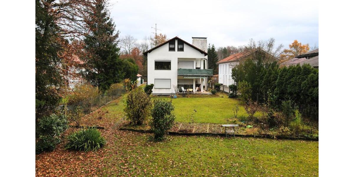 Zweifamilienhaus mit Ausbaupotential, Baugrund und Parkgrundstück 8 zimmer