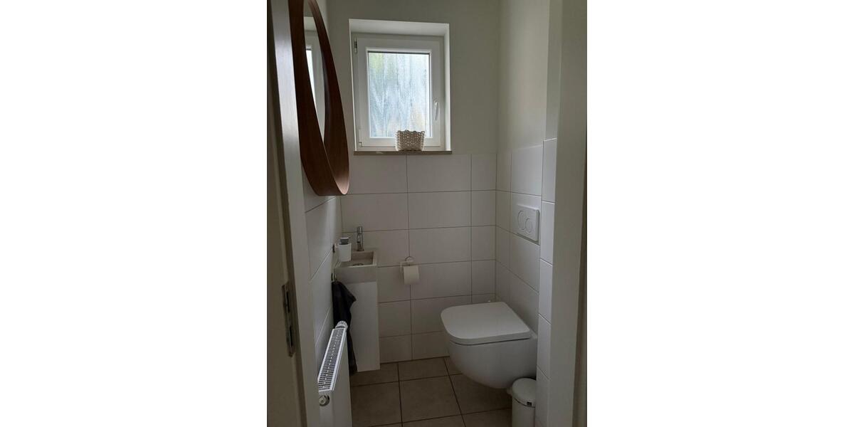 Vermietung: Einfamilienhaus mit großem Garten, zentrale Lage 5 zimmer