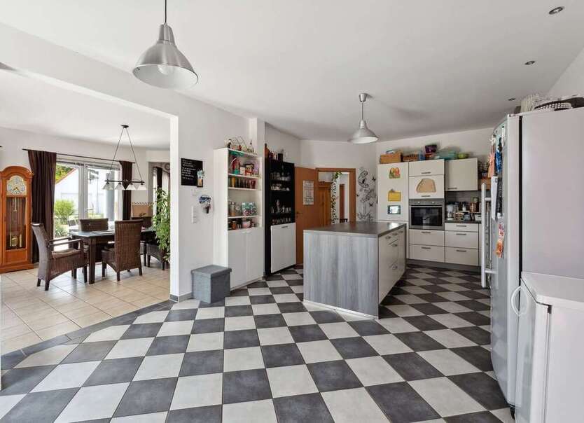 Haus zum Kaufen in Mühlhausen 730.000 € 259.21 m²