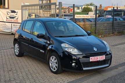 Renault Clio 136.620 km 2.999 &euro; Düren 52353