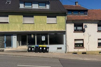 Zwei vermietete Häuser im Paket: Wohn- und Geschäftshaus plus Einfamilienhaus 1 zimmer