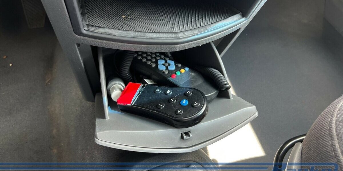 Kia Carens 2.0 16V EX Van*SchiebeD.*Klima*PDC*Bluet* 109.096 km 1.100 € Berlin 13187