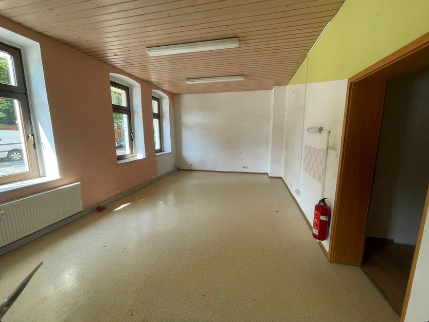- Gewerberaum - ehem. Wäscherei zu vermieten 3 zimmer