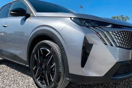 Peugeot 3008 5.711 km 30.999 &euro; München 81829